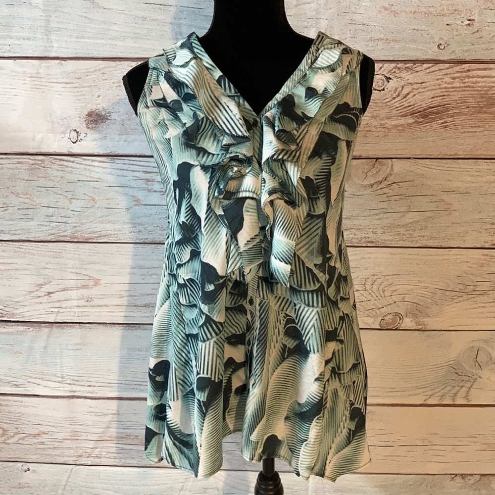 XSmall NY & Company ruffled sleeveless button down.